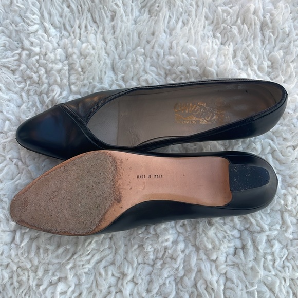 Vintage 1980s SALVATORE FERRAGAMO Black Leather
Pumps SIZE 9AA - Picture 5 of 9